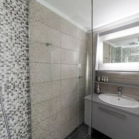 Pulse Tsimiski アパート